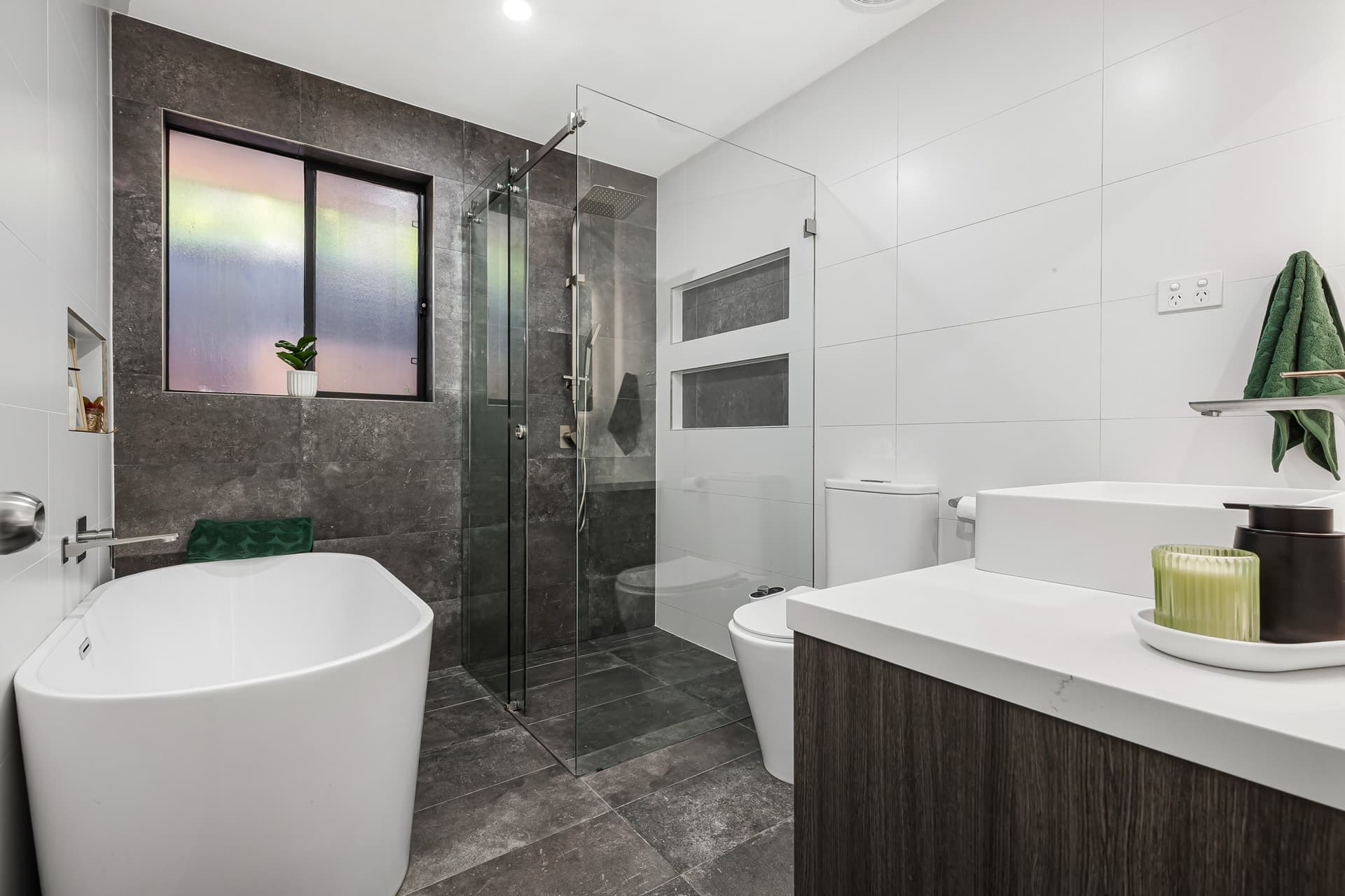 3a Richards Crescent, Cecil Hills - Thumbnail 4