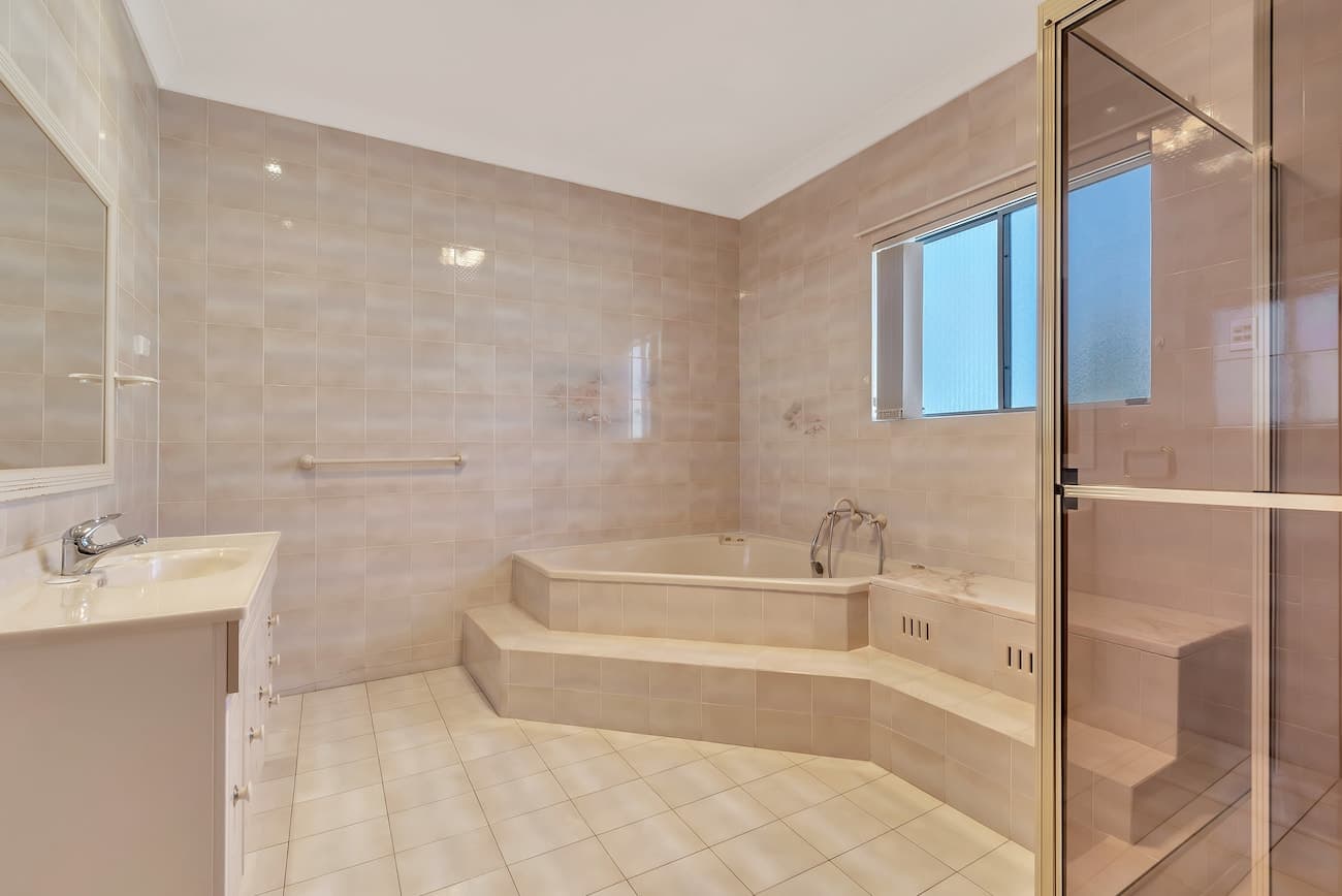 8 Gwandalan Road, Edensor Park - Thumbnail 5