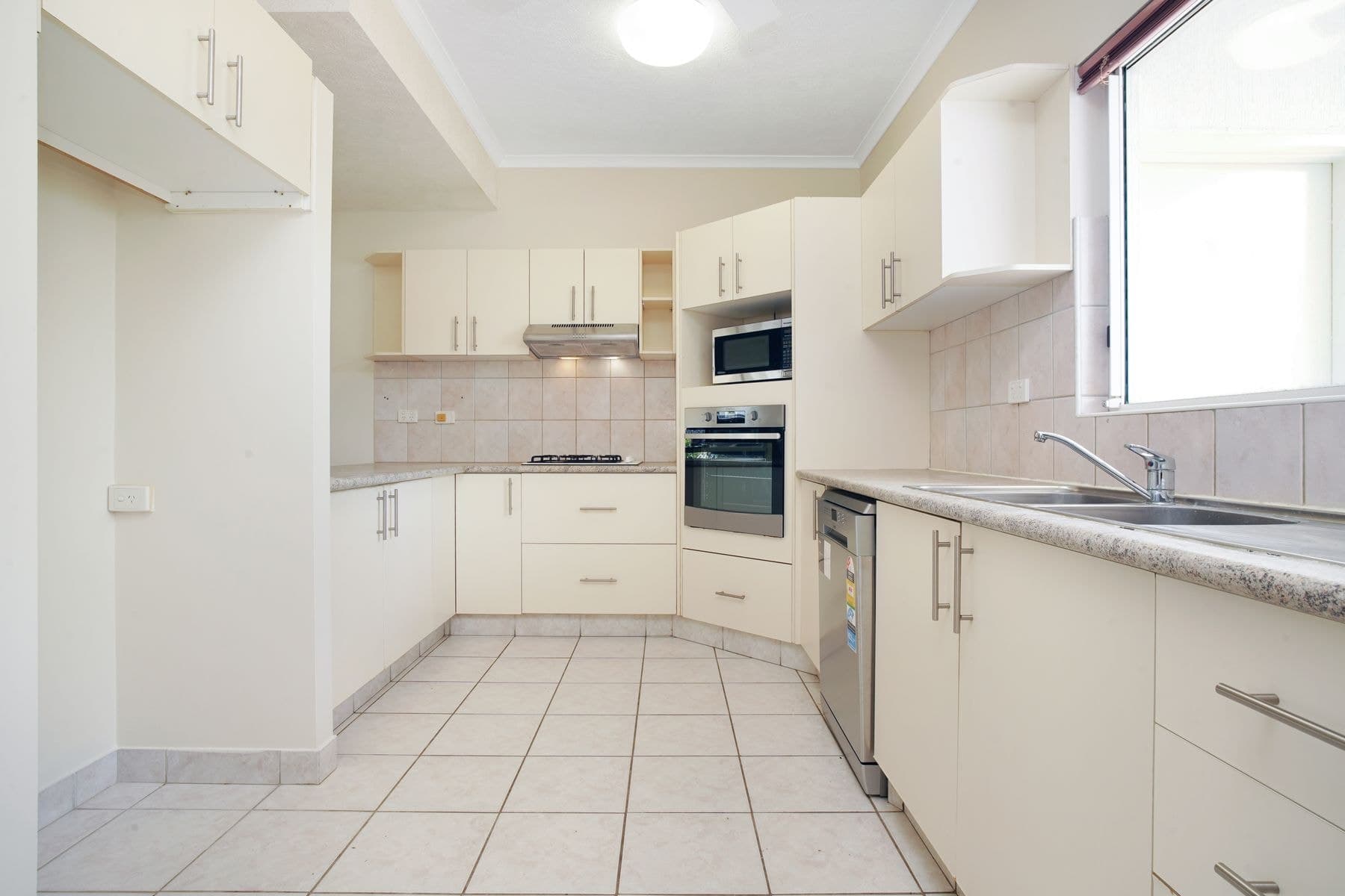 2/10 Musgrave Crescent, Coconut Grove NT 0810, Coconut Grove - Thumbnail 4
