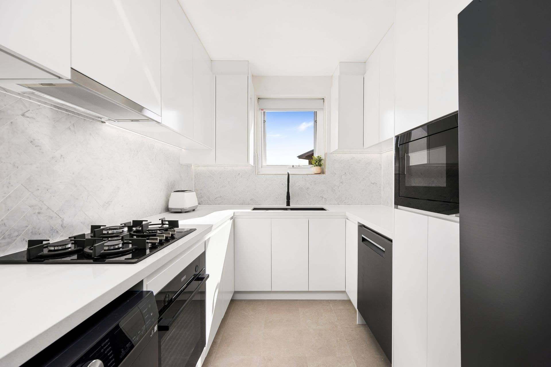 16/1 Brown Road, Maroubra - Thumbnail 2