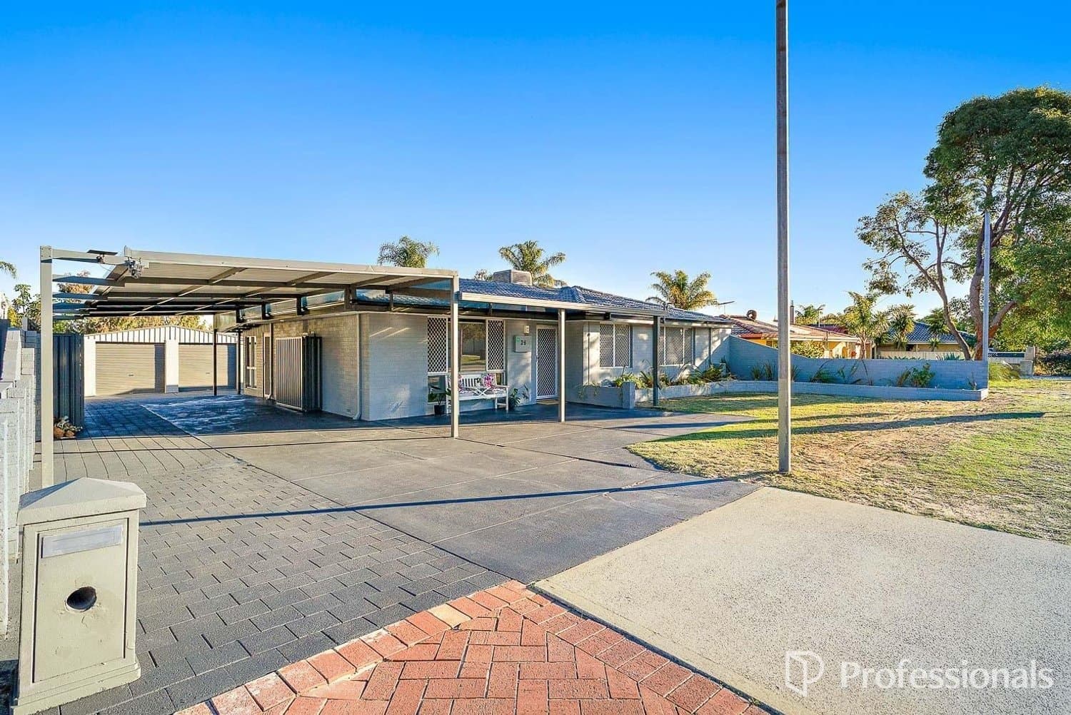 26 Grovelands Drive Camillo 6111, Camillo - Image 1
