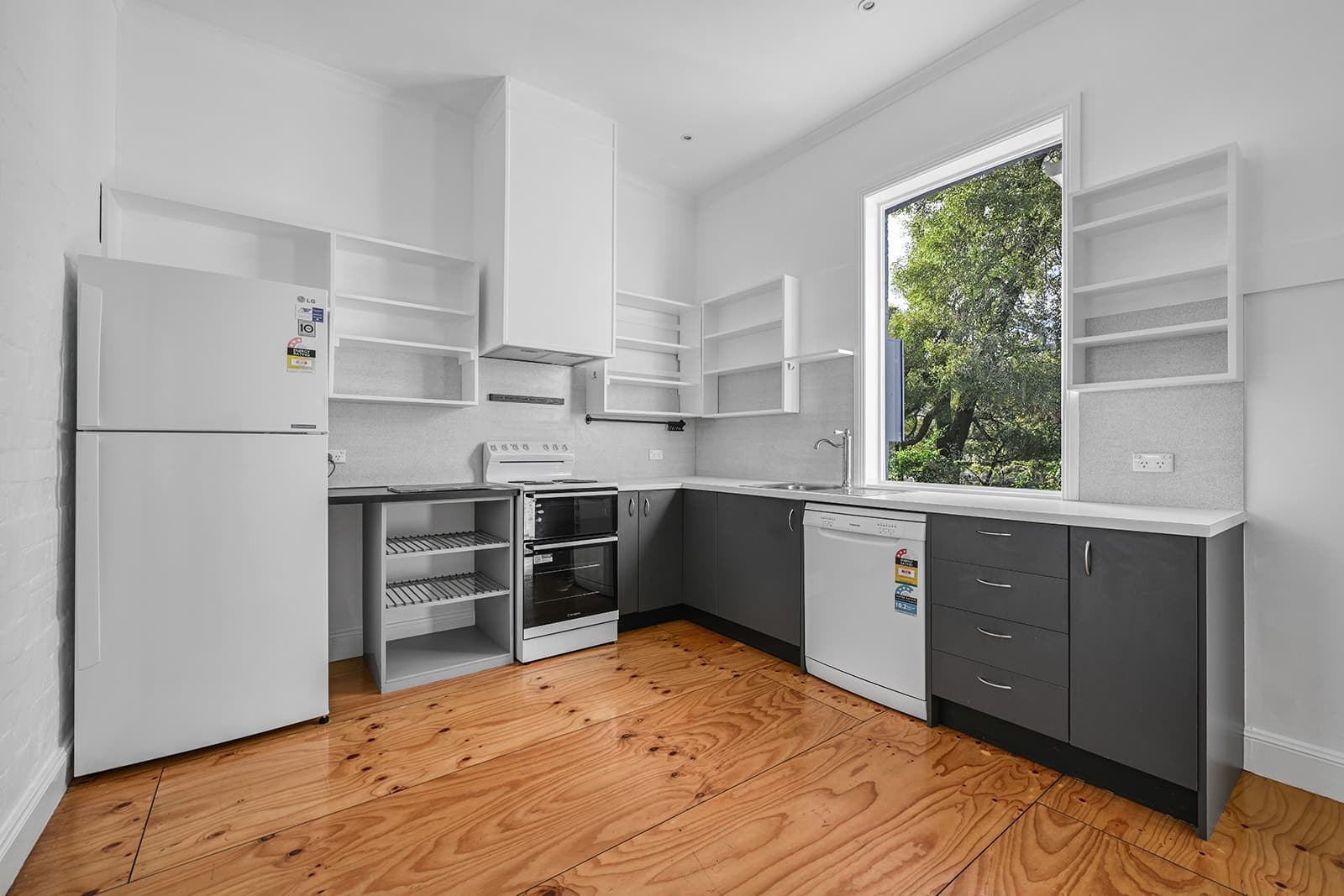 2 Spring Street, Spring Hill NSW 2800, Spring Hill - Thumbnail 2
