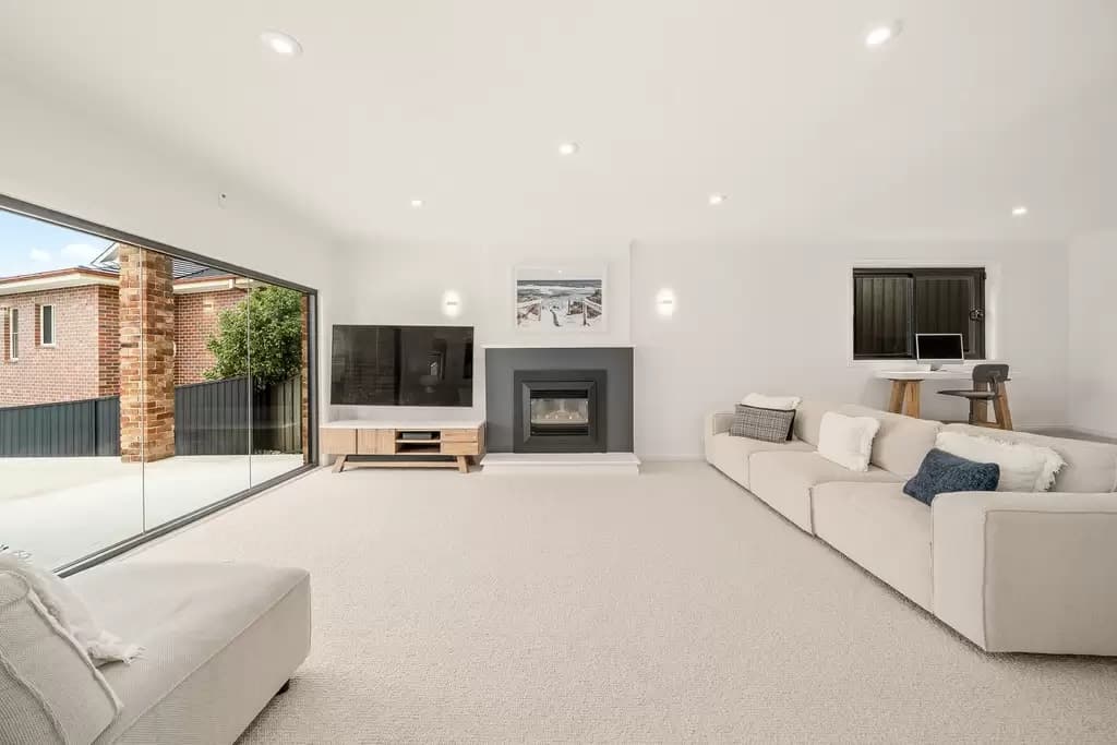 18 Waverly Place, Illawong, Illawong - Thumbnail 2