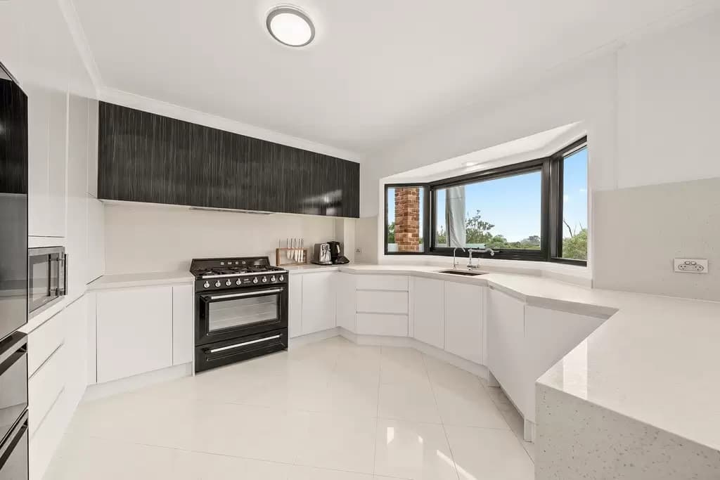18 Waverly Place, Illawong, Illawong - Thumbnail 3