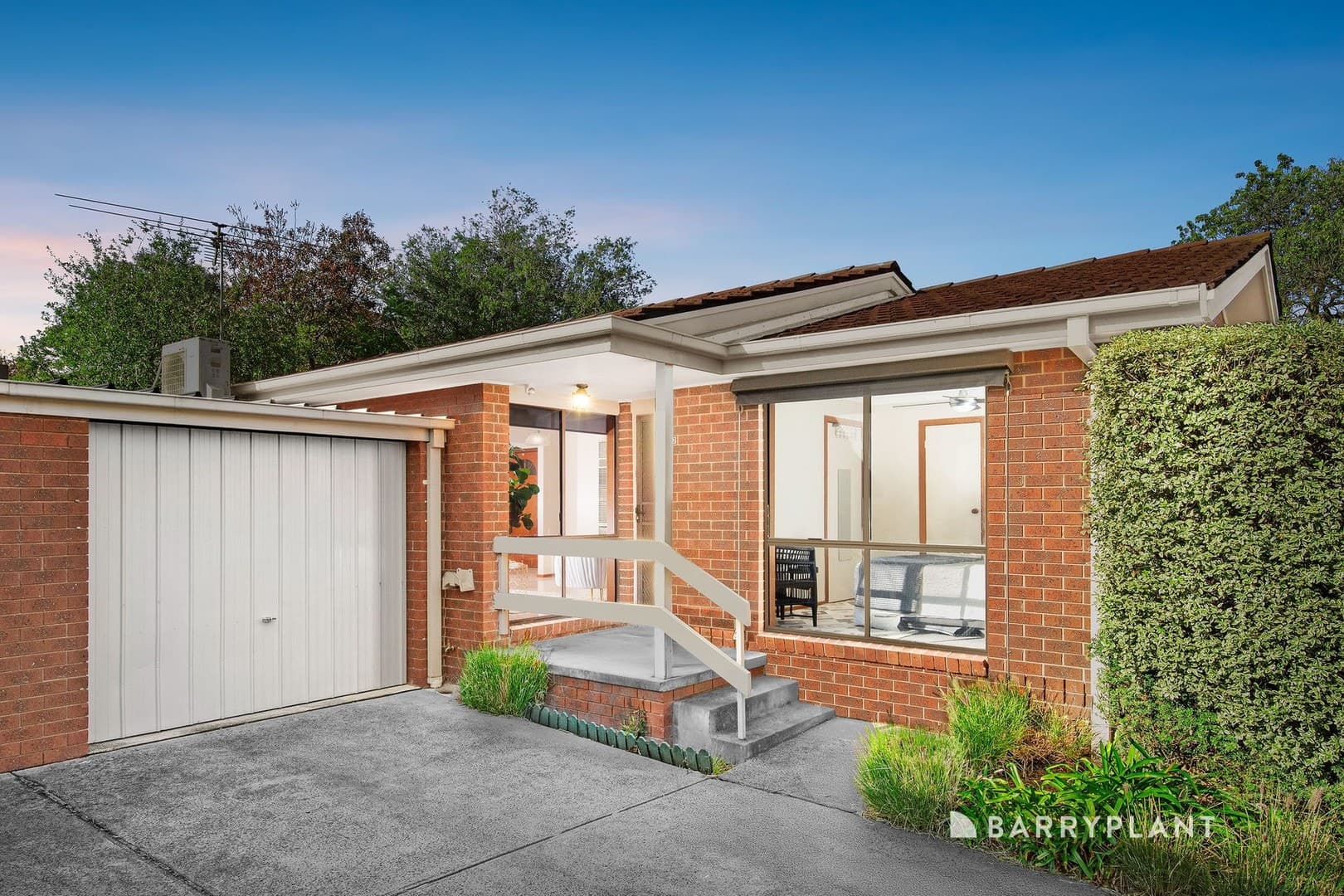 2/49 Strathallan Road, Macleod, VIC 3085, Macleod - Thumbnail 2