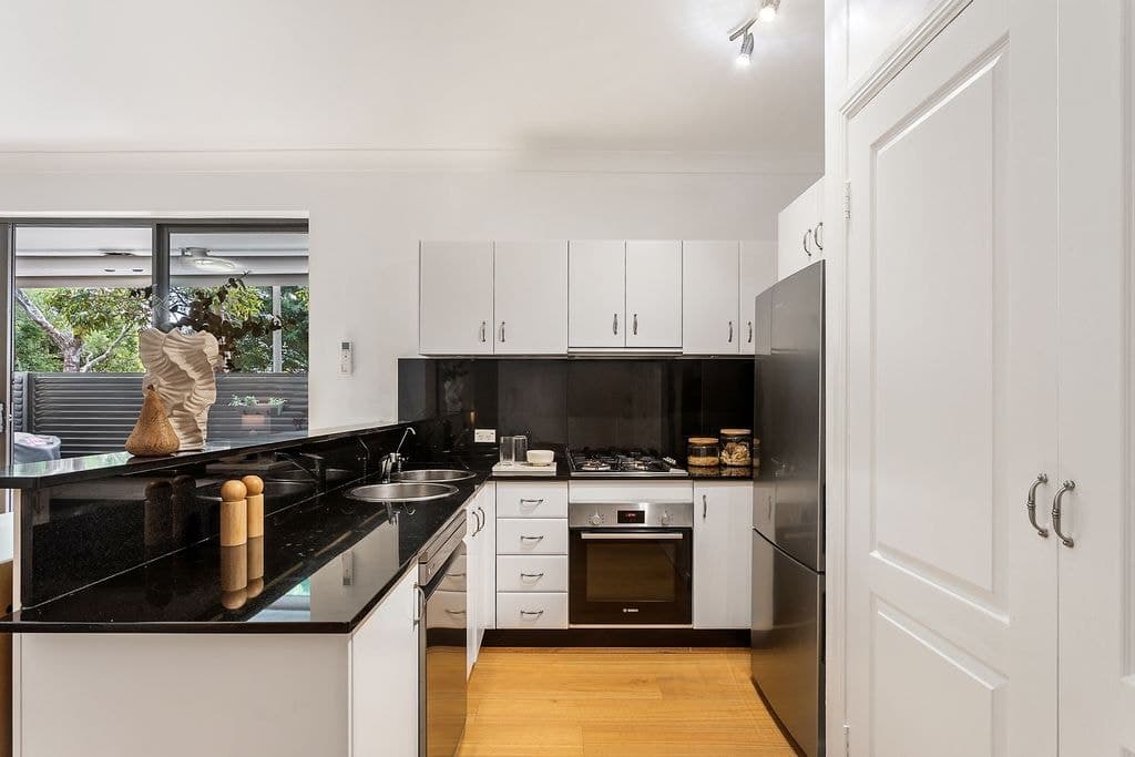 100/49 Henderson Road, Alexandria - Thumbnail 3