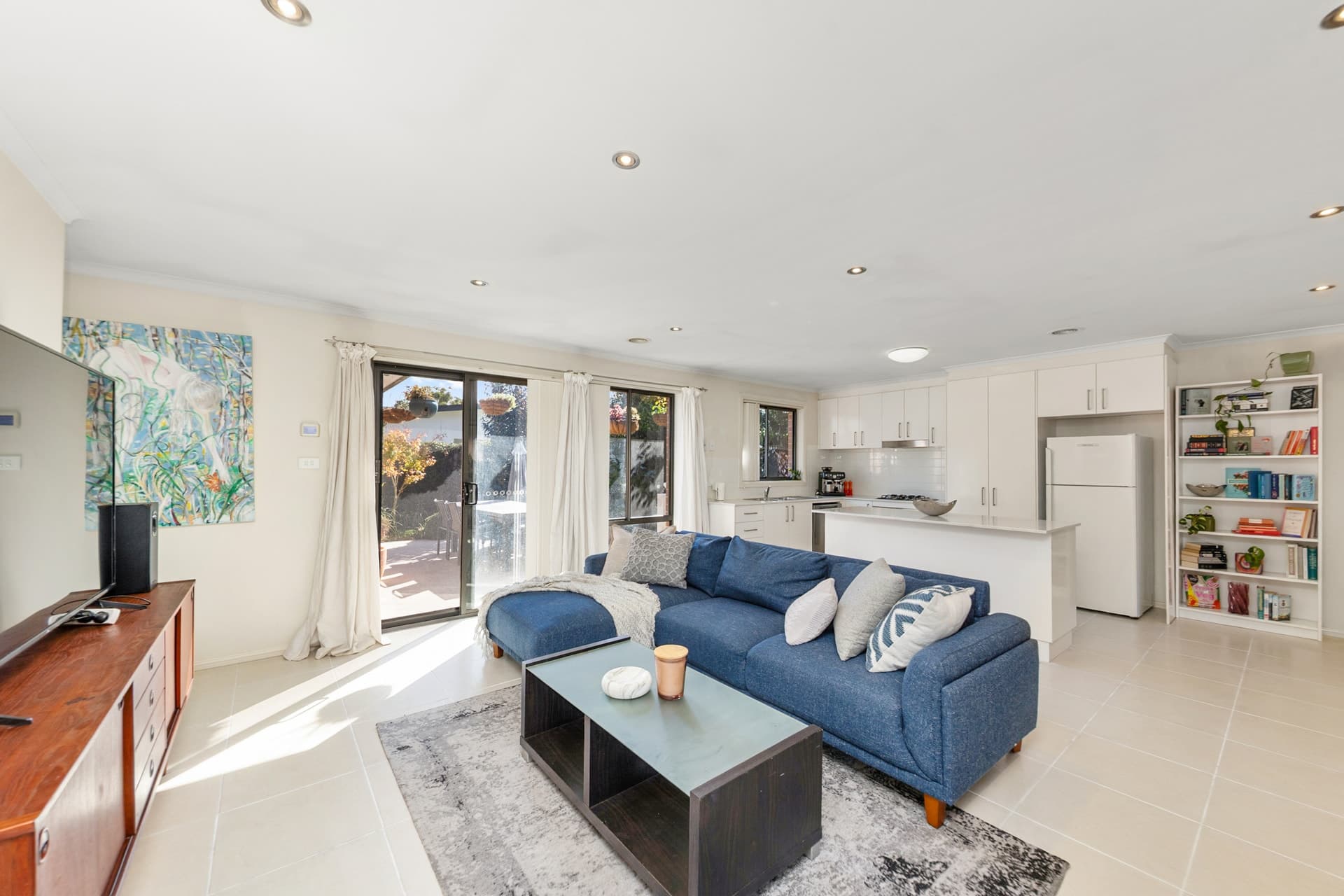 2/25 Lind Close, Fraser - Image 1