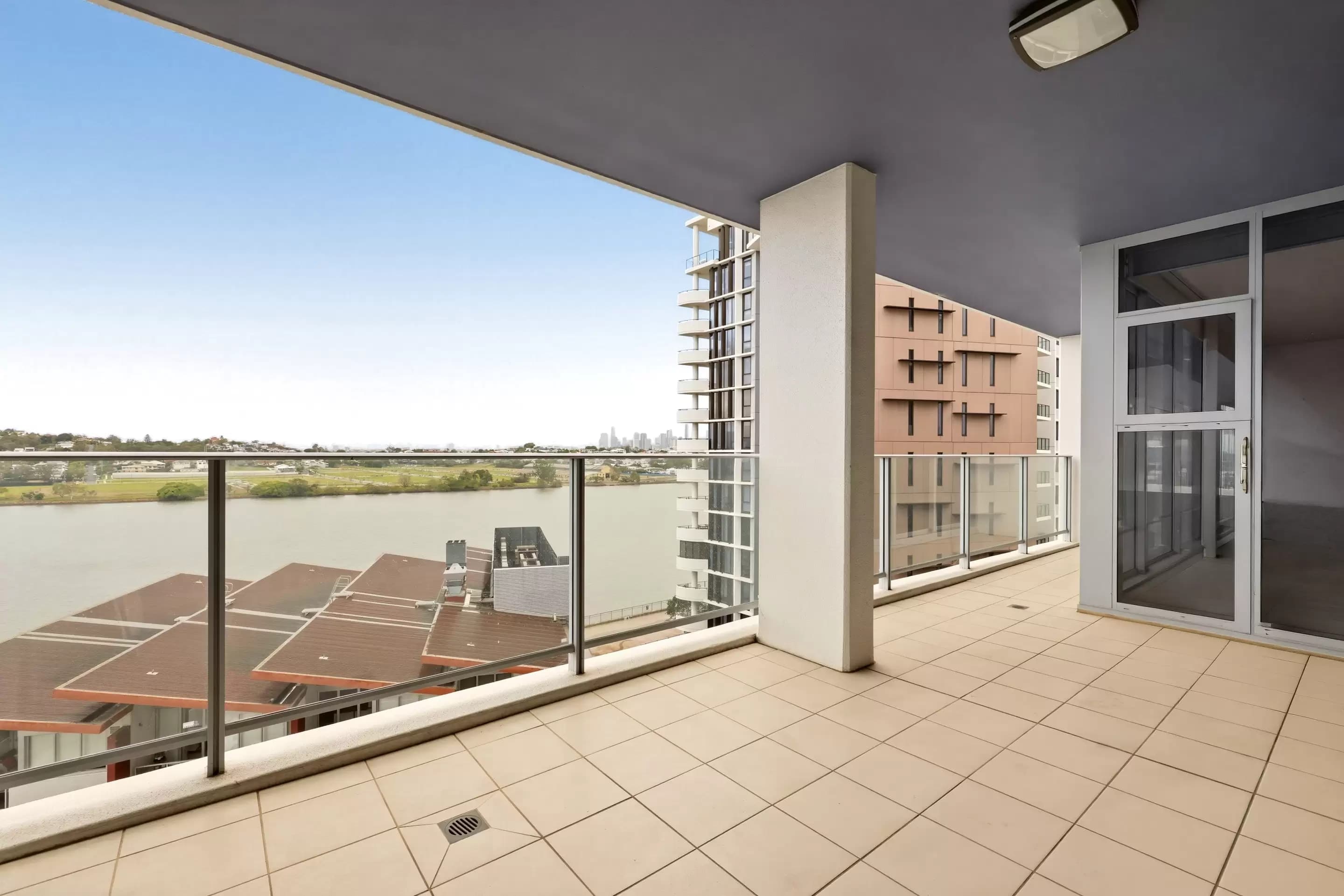 4106/37C Harbour Road, Hamilton, Hamilton - Thumbnail 3