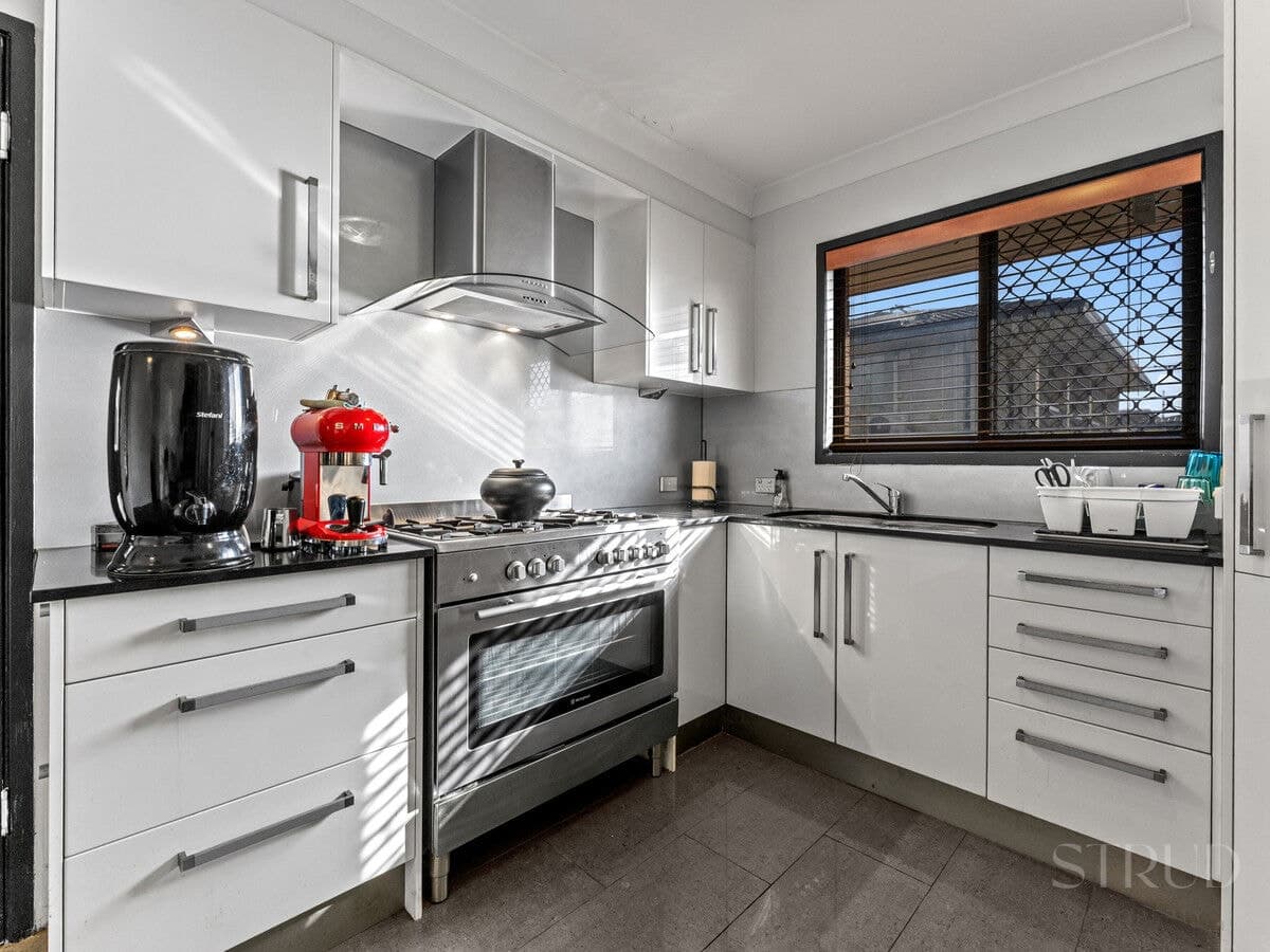 12 Cashmere Street, Redbank Plains QLD 4301, Redbank Plains - Thumbnail 2