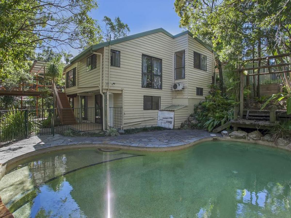 9 McCubbin Crt, BURLEIGH HEADS, Burleigh Heads - Thumbnail 2