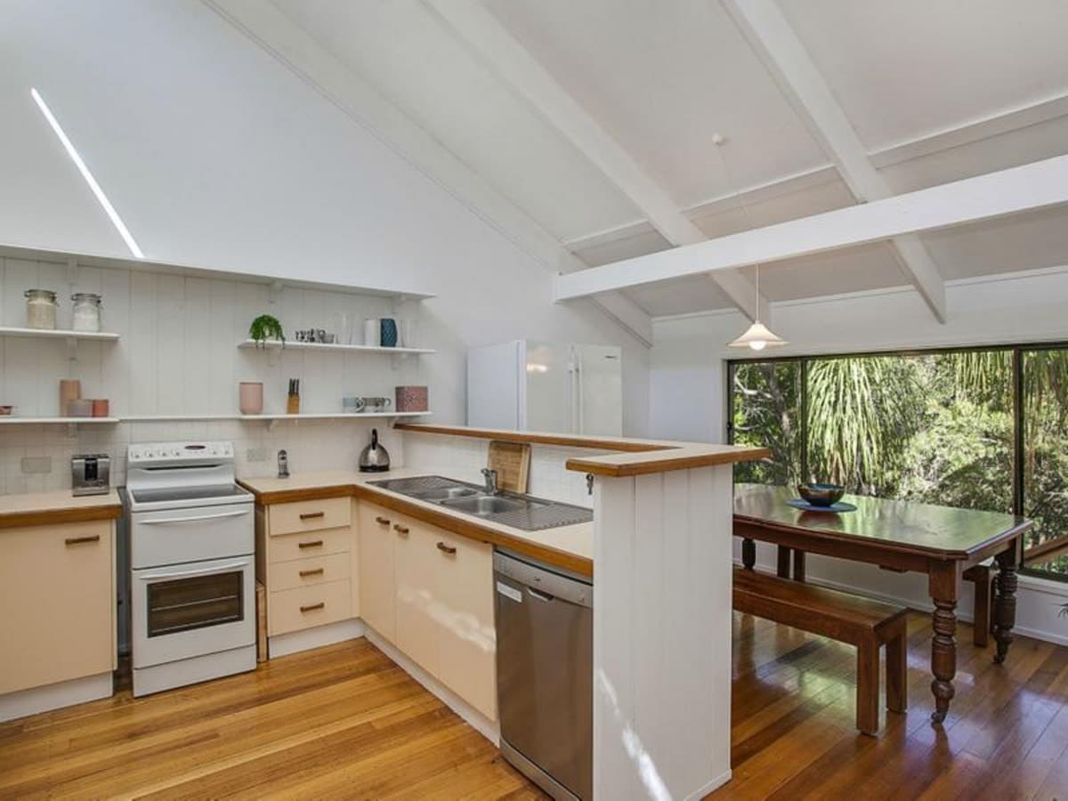 9 McCubbin Crt, BURLEIGH HEADS, Burleigh Heads - Thumbnail 5