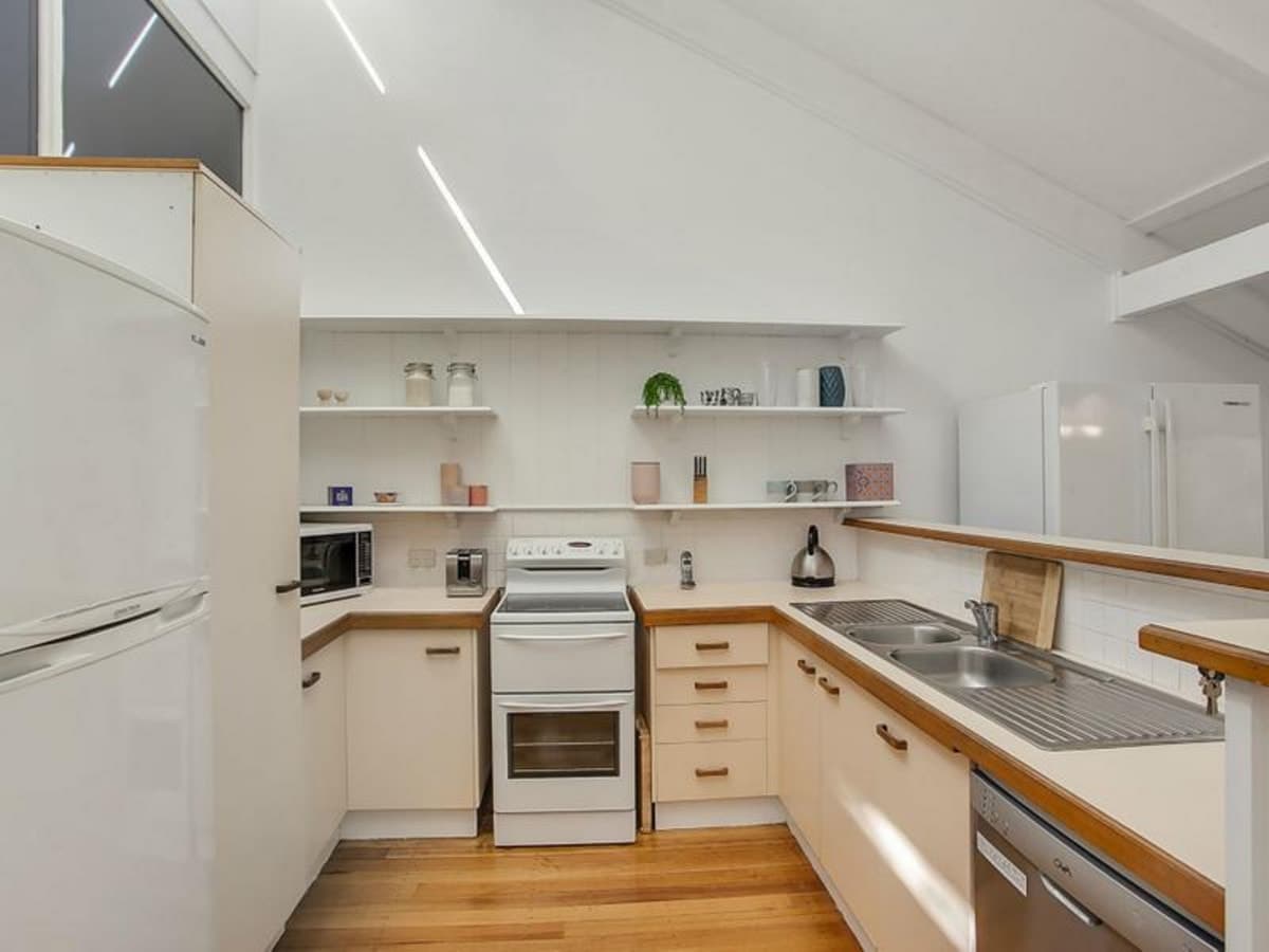 9 McCubbin Crt, BURLEIGH HEADS, Burleigh Heads - Thumbnail 6