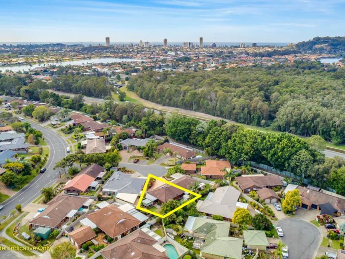 2/5 Chipwood Close, BURLEIGH WATERS, Burleigh Waters - Thumbnail 2