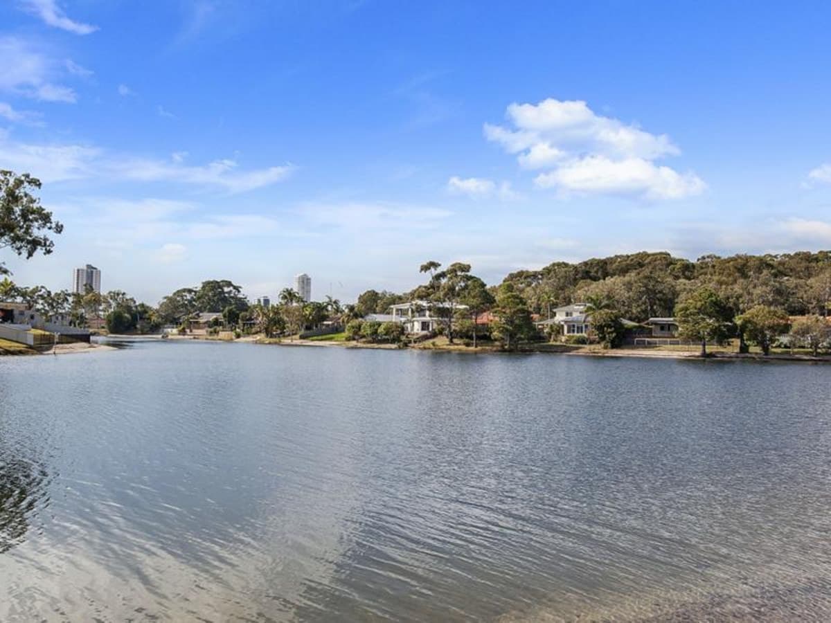 3/4 Sunbird Street, BURLEIGH WATERS, Burleigh Waters - Thumbnail 2