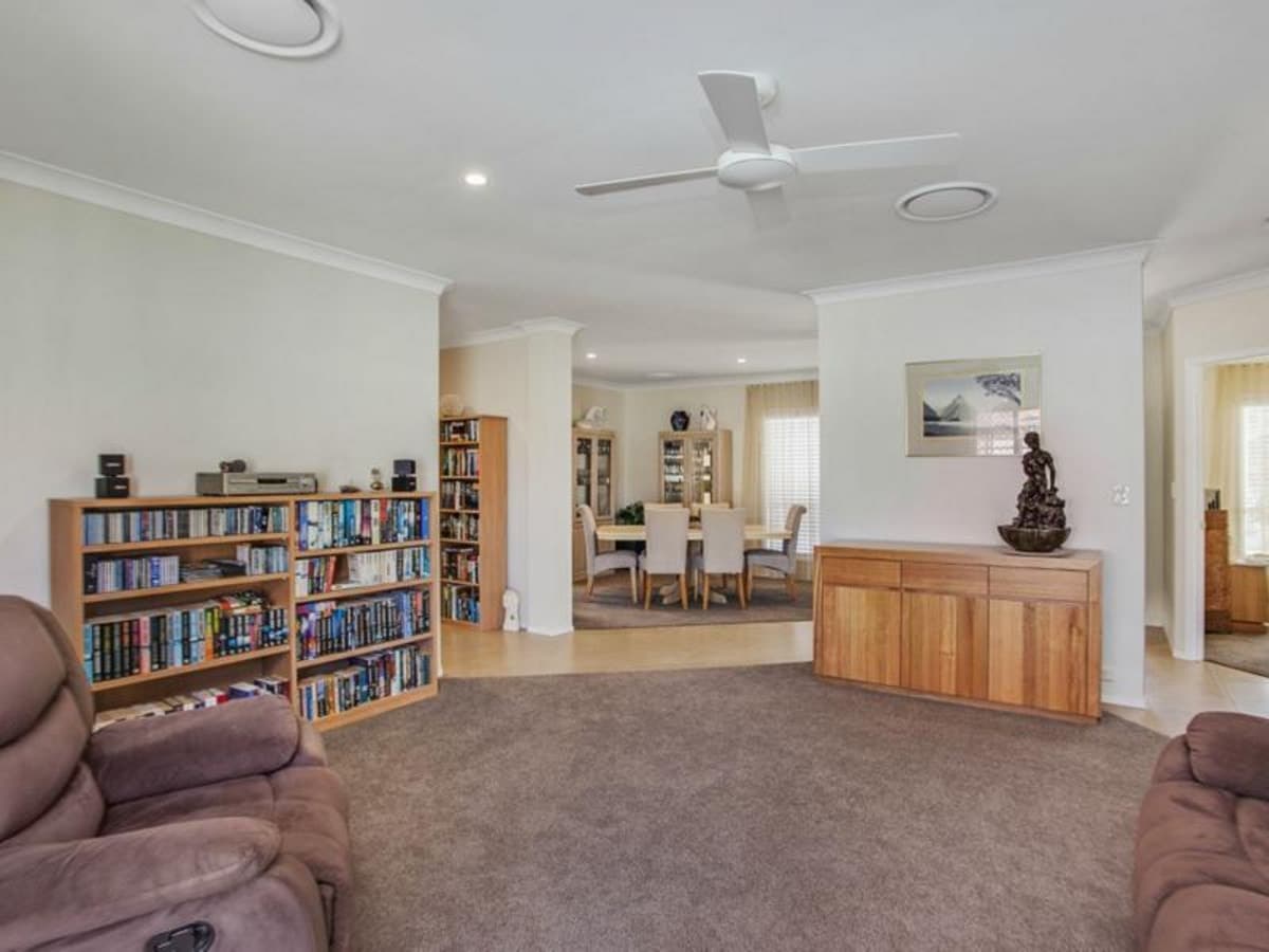 14 Lanai Drive, BURLEIGH WATERS, Burleigh Waters - Thumbnail 2