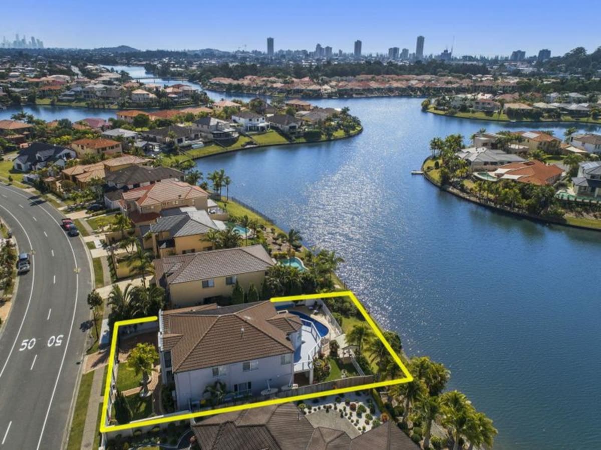 168 Dunlin Drive, BURLEIGH WATERS, Burleigh Waters - Thumbnail 2