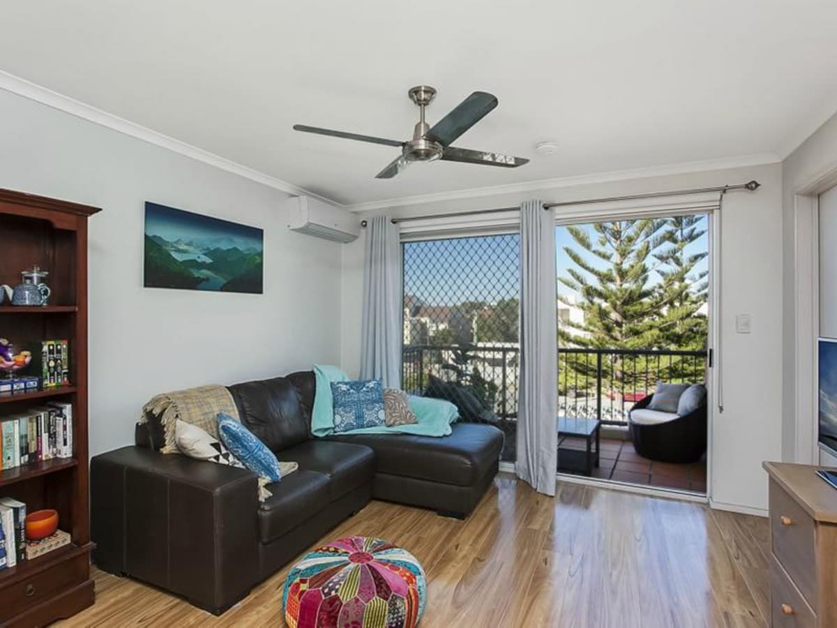 12/98-100 Petrel Avenue, MERMAID BEACH, Mermaid Beach - Thumbnail 2