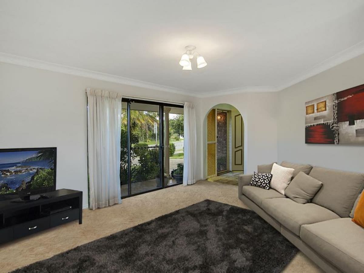 31 Razorbill Street, BURLEIGH WATERS, Burleigh Waters - Thumbnail 2