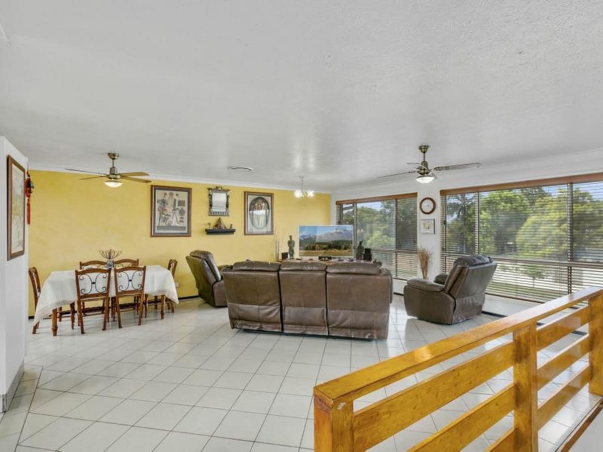 29 Harrier Drive, BURLEIGH WATERS, Burleigh Waters - Thumbnail 5