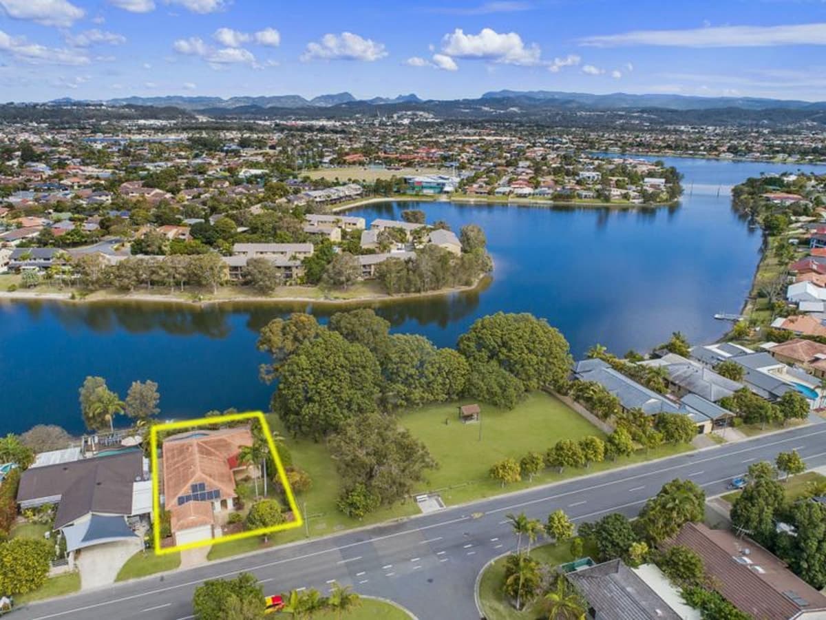 44 Honeyeater Drive, BURLEIGH WATERS, Burleigh Waters - Thumbnail 2
