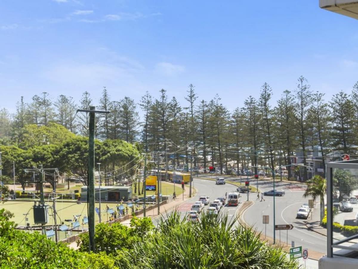 1065/1 Ocean Street, BURLEIGH HEADS, Burleigh Heads - Thumbnail 2