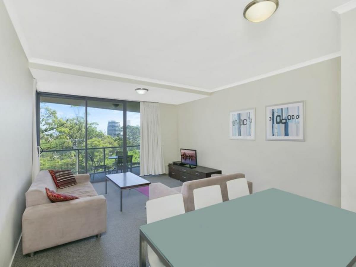 1065/1 Ocean Street, BURLEIGH HEADS, Burleigh Heads - Thumbnail 3