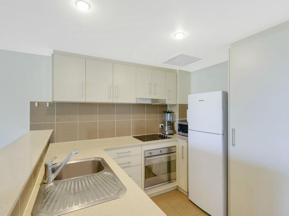 1065/1 Ocean Street, BURLEIGH HEADS, Burleigh Heads - Thumbnail 4