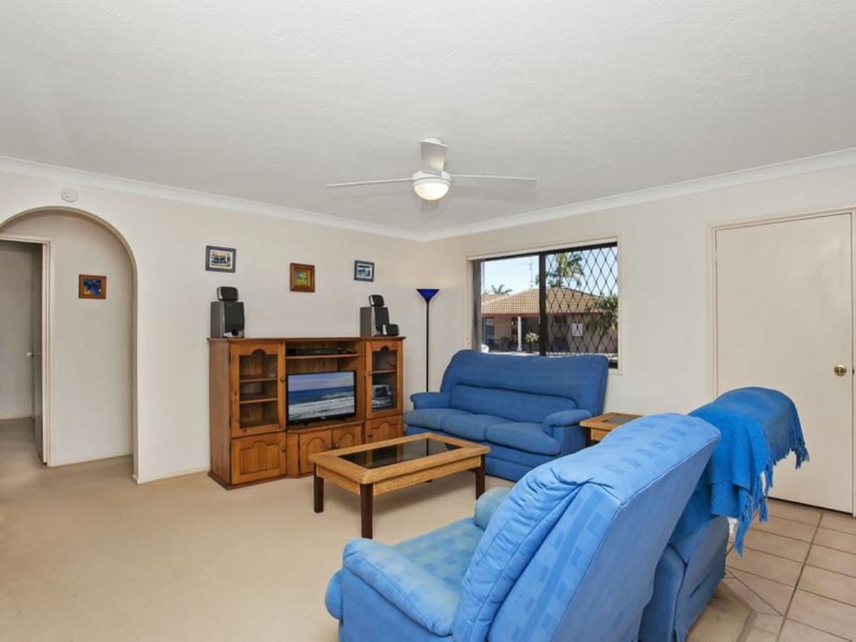 2/18 Peacock Place, BURLEIGH WATERS, Burleigh Waters - Image 1