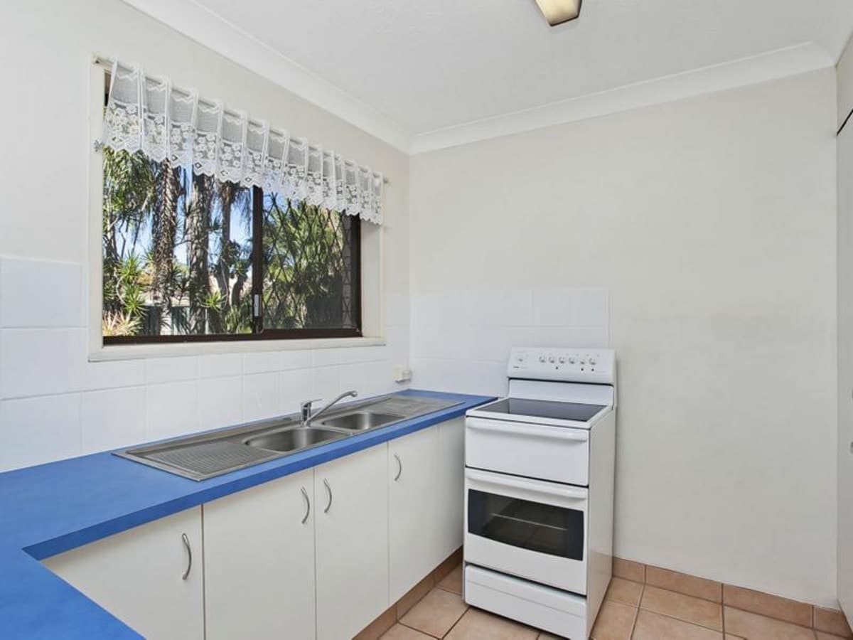 2/18 Peacock Place, BURLEIGH WATERS, Burleigh Waters - Thumbnail 5