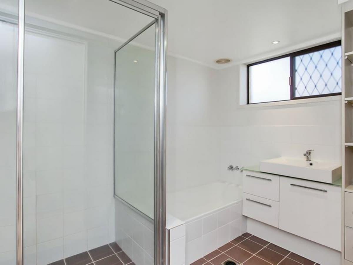 2/18 Peacock Place, BURLEIGH WATERS, Burleigh Waters - Thumbnail 6