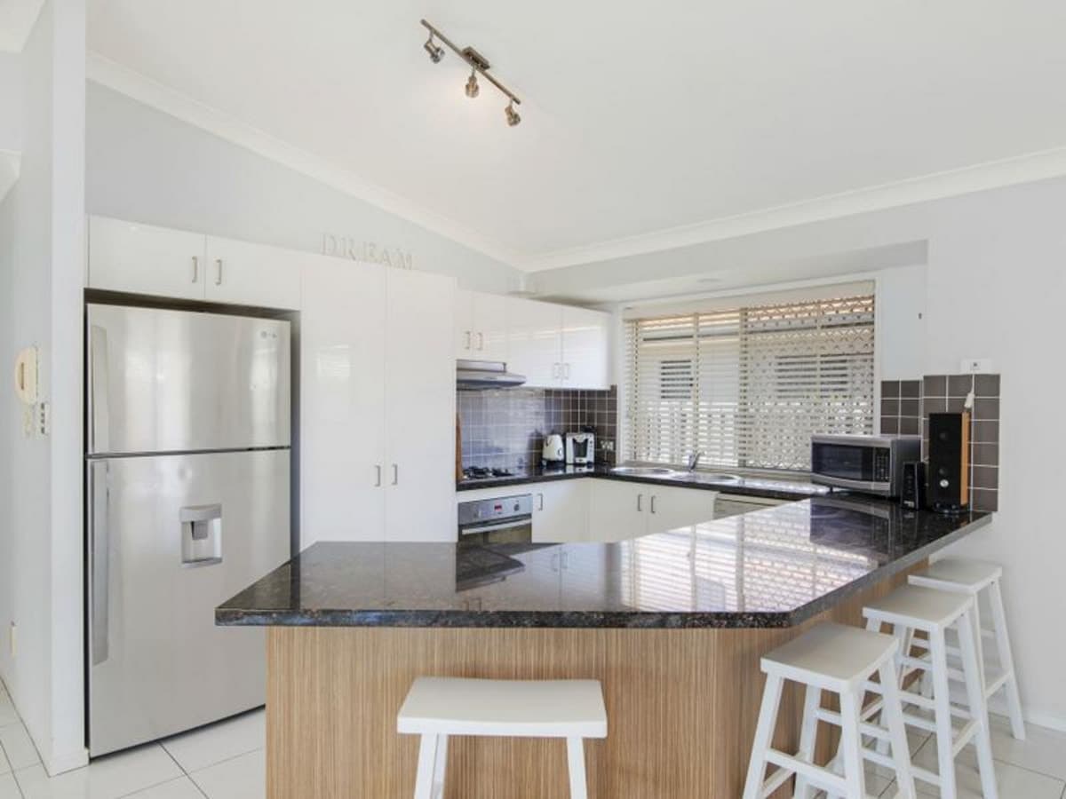 85 Honeyeater Drive, BURLEIGH WATERS, Burleigh Waters - Thumbnail 4