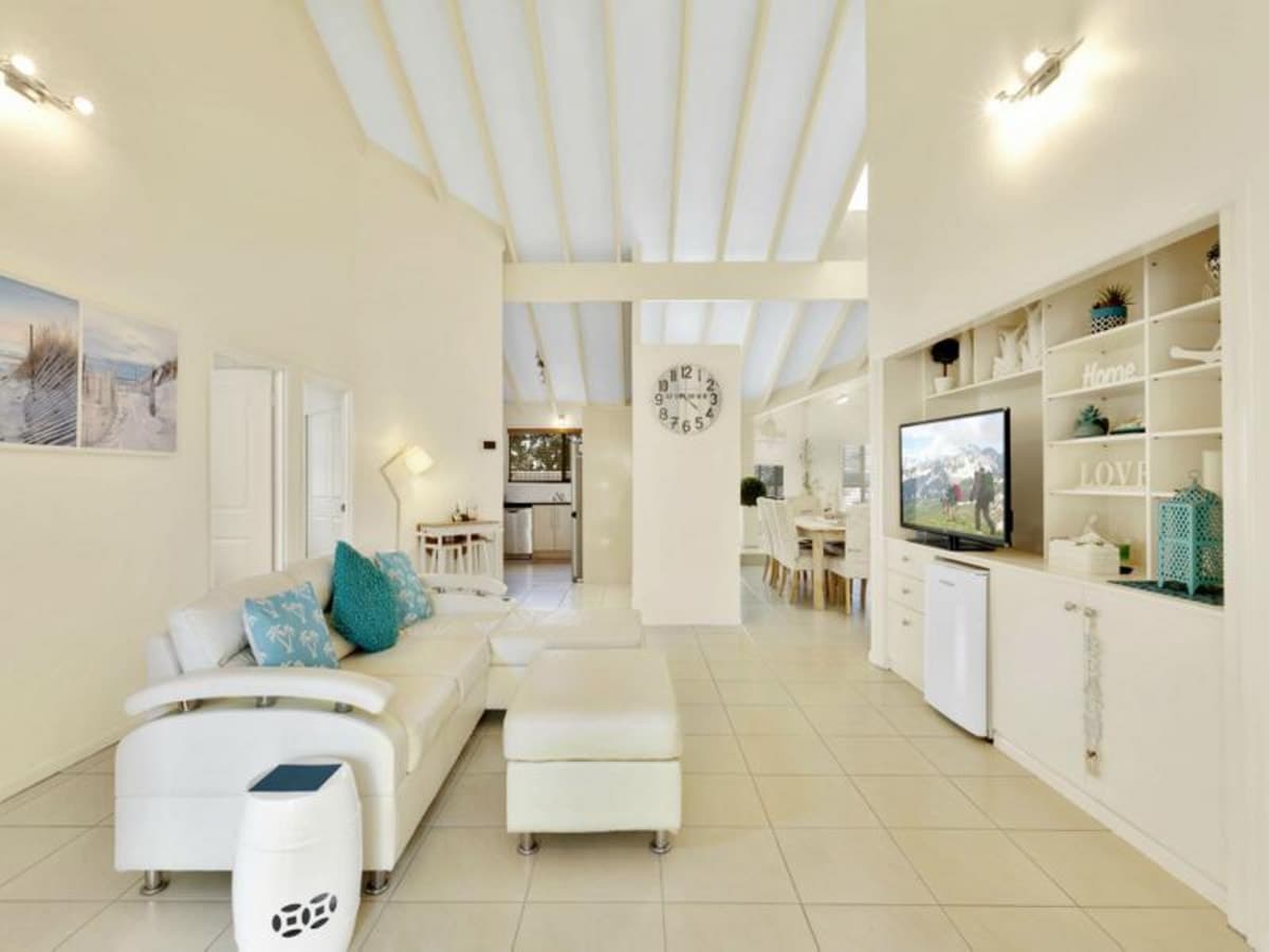 8 Fremar Street, BROADBEACH WATERS, Broadbeach Waters - Thumbnail 5