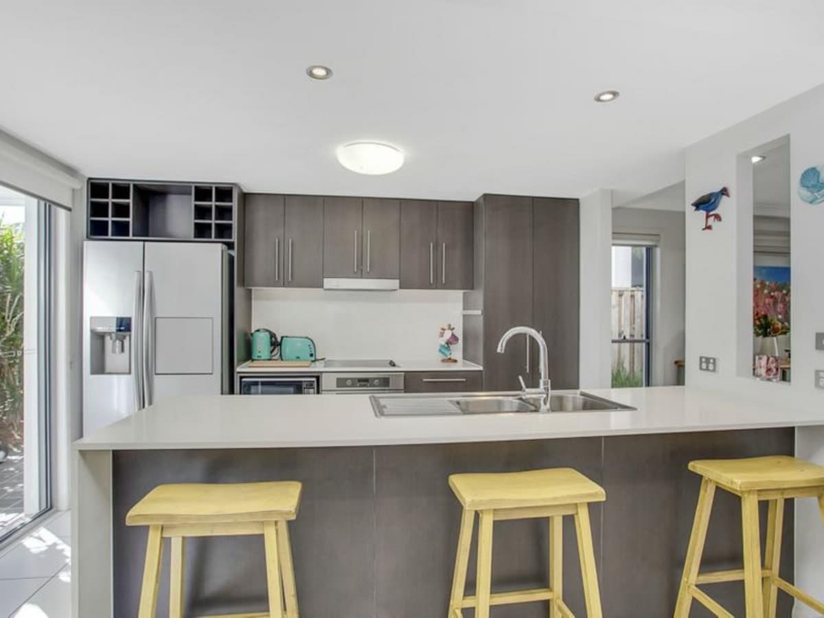 40 Barcelona Way, BURLEIGH WATERS, Burleigh Waters - Thumbnail 3