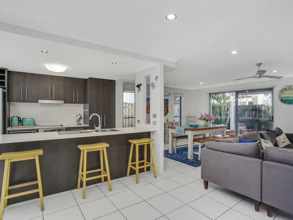 40 Barcelona Way, BURLEIGH WATERS, Burleigh Waters - Thumbnail 4