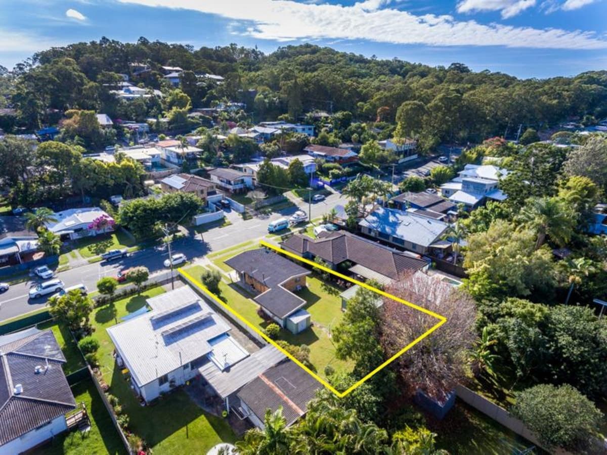 84 Tabilban Street, BURLEIGH HEADS, Burleigh Heads - Thumbnail 2