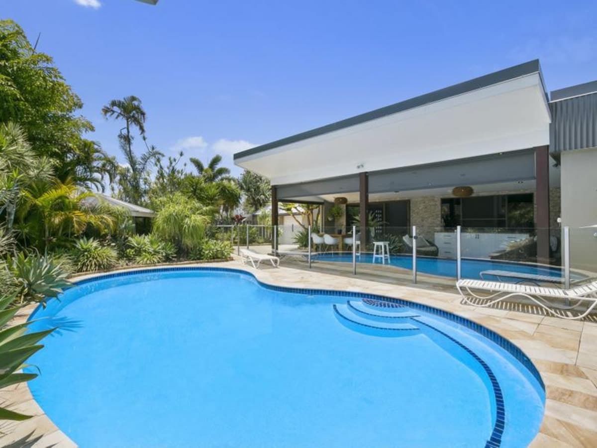 12 Anthony Drive, BURLEIGH WATERS, Burleigh Waters - Thumbnail 2