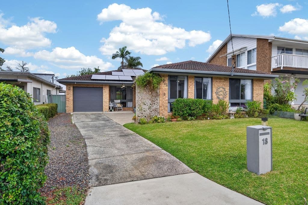 18 Restlea Avenue, Charmhaven - Image 1