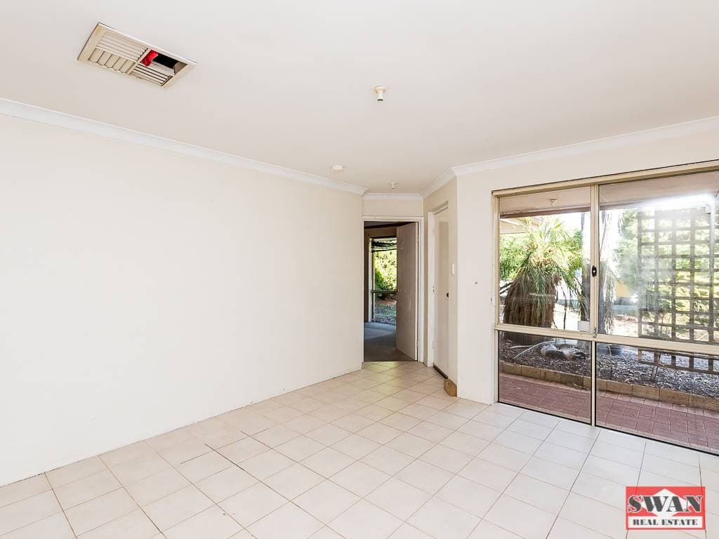 27 Campolino Gdns, Stratton - Thumbnail 4