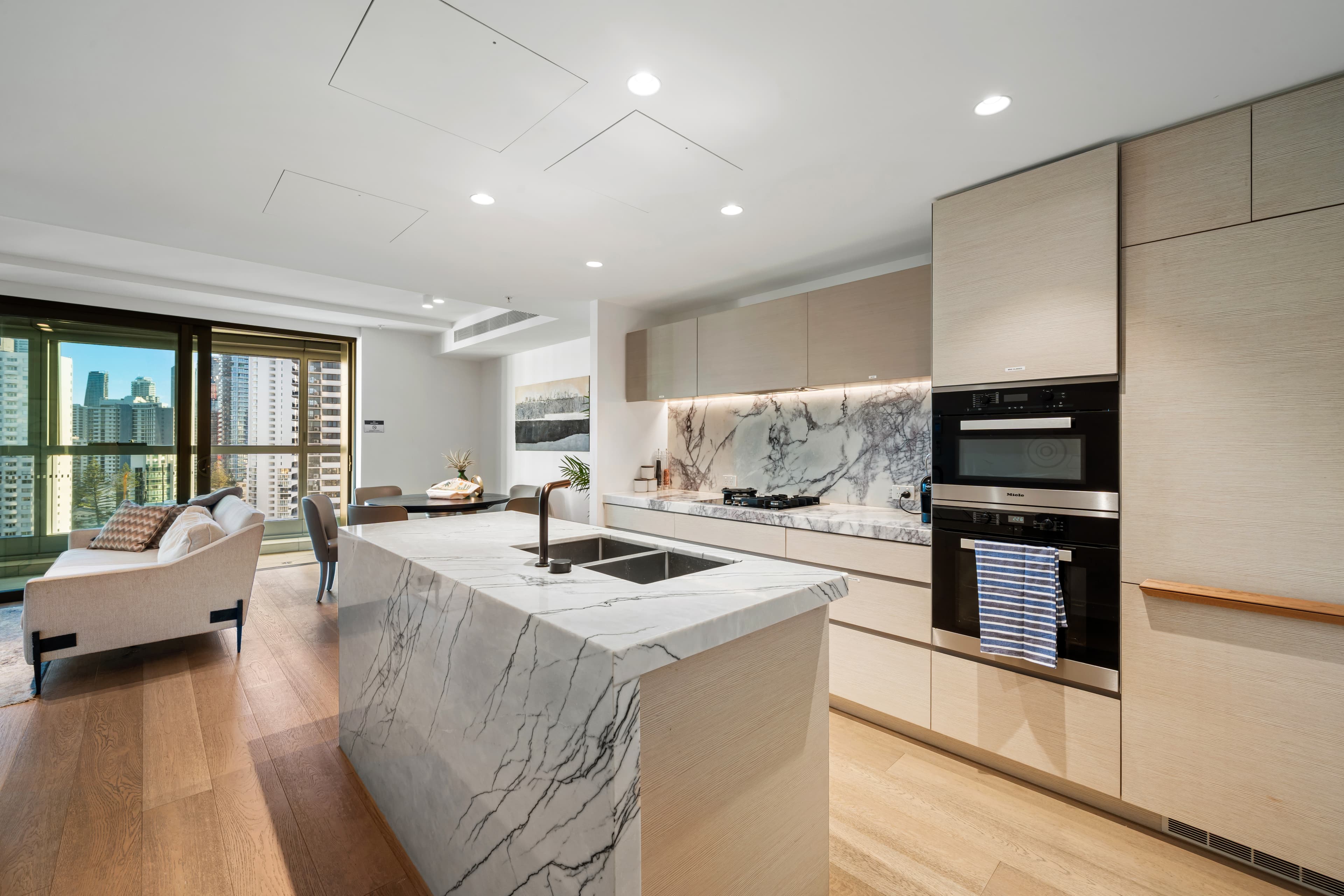11202/36 Old Burleigh Road, Surfers Paradise, Surfers Paradise - Thumbnail 2