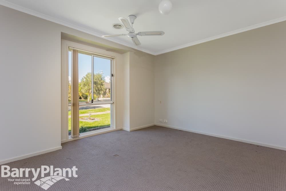 13 Morning Close, Sanctuary Lakes, VIC 3030, Point Cook - Thumbnail 7
