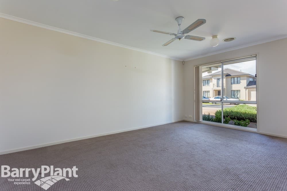 13 Morning Close, Sanctuary Lakes, VIC 3030, Point Cook - Thumbnail 8