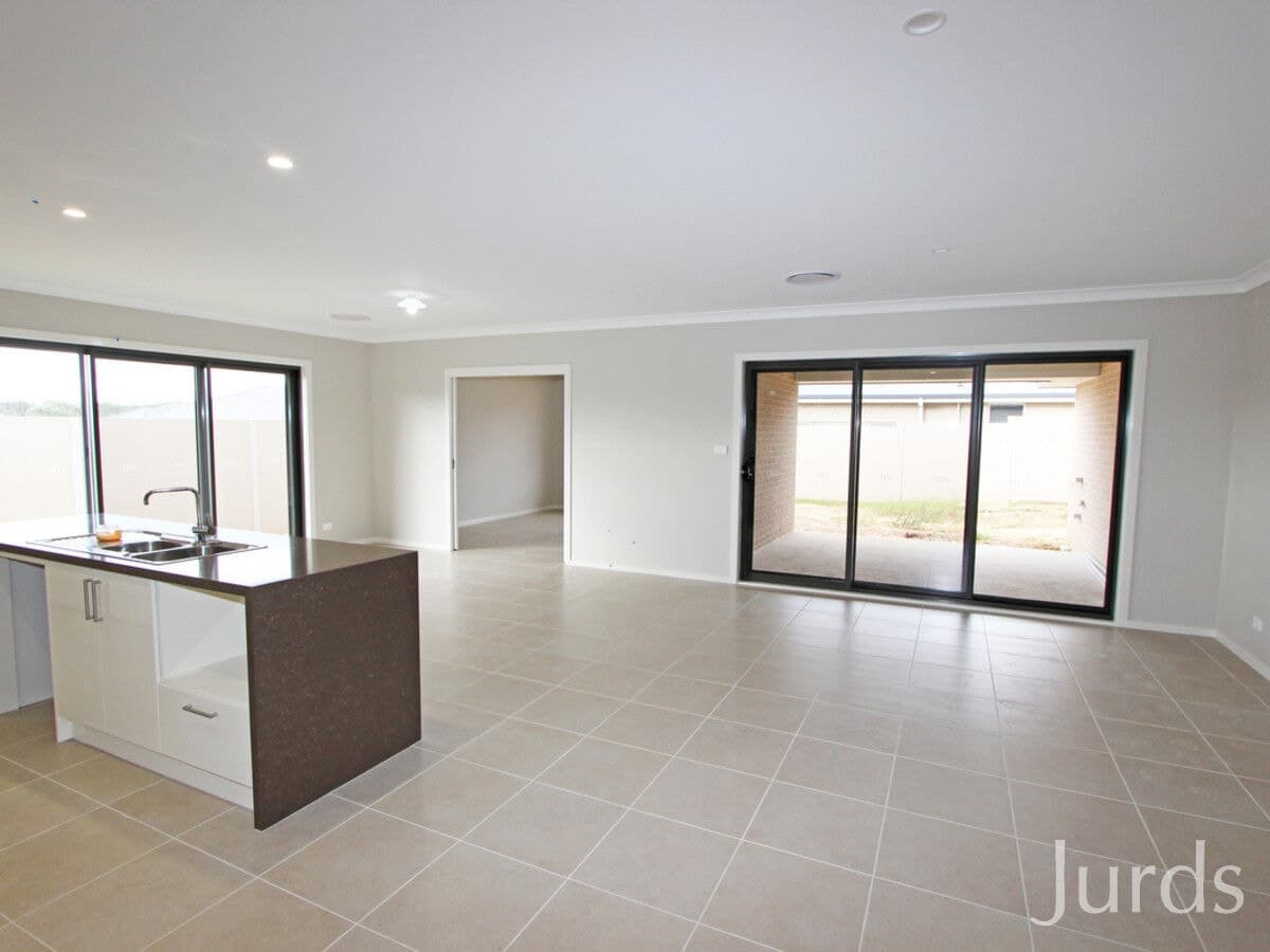 9 Abberton Parkway Drive, North Rothbury, North Rothbury - Thumbnail 5