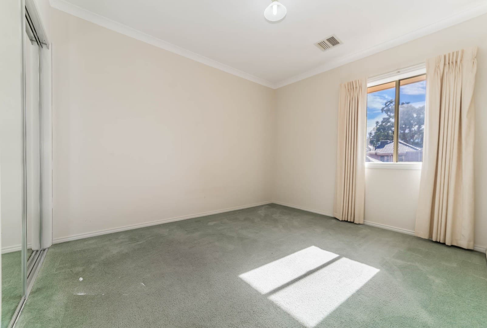 62 Madison Boulevard, Mitcham, VIC 3132, Mitcham - Thumbnail 3