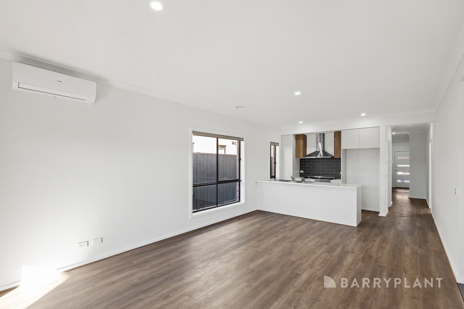 27 Atrani Avenue, Berwick, VIC 3806, Berwick - Thumbnail 2