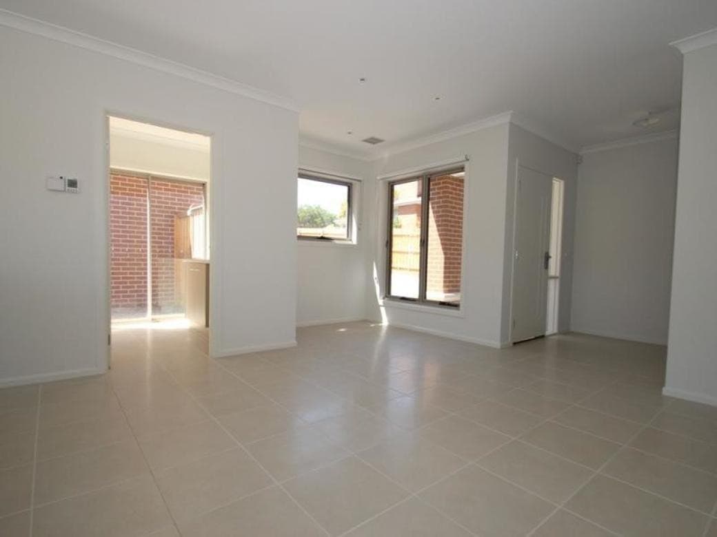 2/19 Milloo Crescent, Mount Waverley, VIC 3149, Mount Waverley - Thumbnail 3