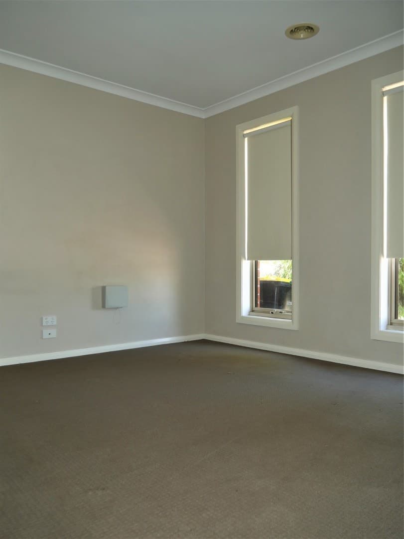 34 Lady Penrhyn Drive, Harkness, VIC 3337, Harkness - Thumbnail 3