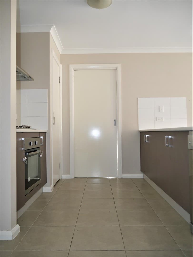 34 Lady Penrhyn Drive, Harkness, VIC 3337, Harkness - Thumbnail 6