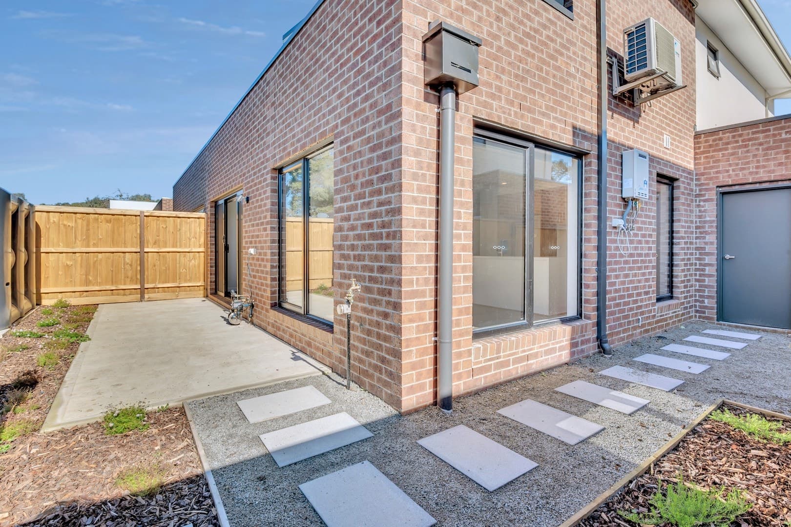 8 Gumvine LaneSouth Morang, VIC 3752  - Leased, South Morang - Thumbnail 5