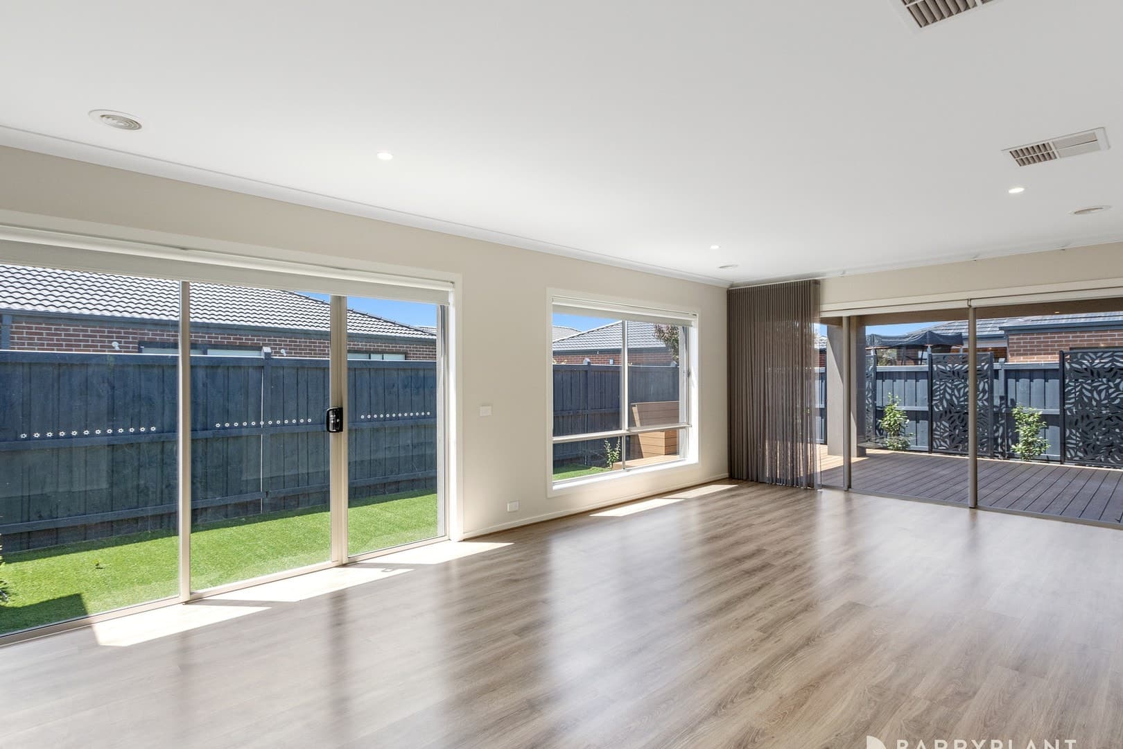 4 Guisard Way, Clyde North, VIC 3978, Clyde North - Thumbnail 2