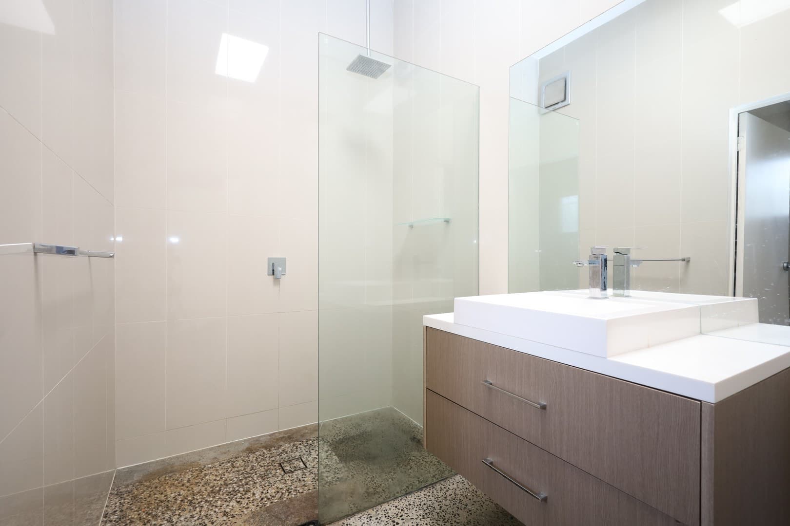 1/22-26  Craigie  Road, Newtown, VIC 3220, Newtown - Thumbnail 2